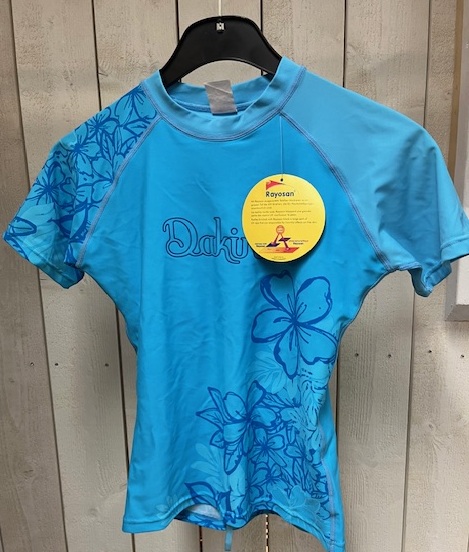 Dakien Rashguard Woman Ljusblå med mönster Medium (Restparti) i gruppen Våtdräktsprodukter / Underställ och rashguards / Rashguard / Rashguard dam hos Surfspot Sweden AB (1534183-LB)