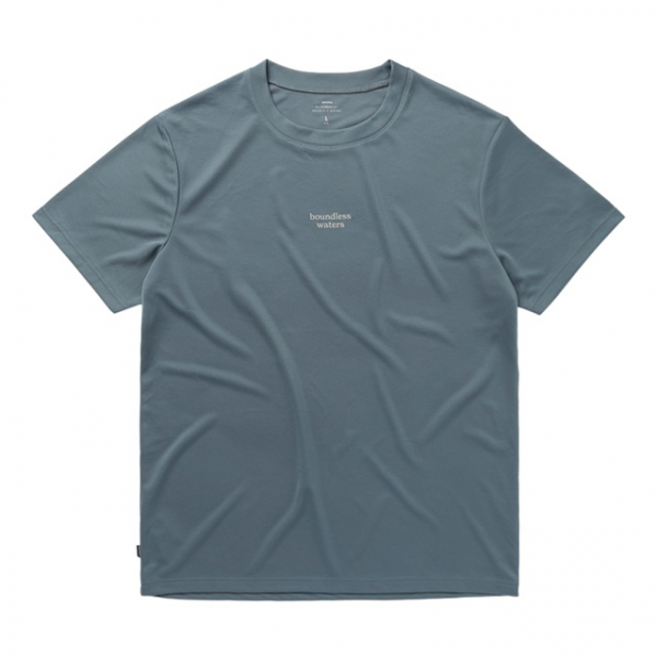 Mystic Tactic S/S Loosefit Quickdry Tidal Blue i gruppen Övrigt / Kläder / Tröjor hos Surfspot Sweden AB (35001-250221-465)