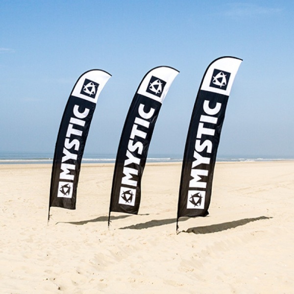 Mystic Beachflag inkl väska, flaggpinne och jordspett i gruppen Kite / Tillbehör kite / Övriga kitetillbehör hos Surfspot Sweden AB (35011-140215)