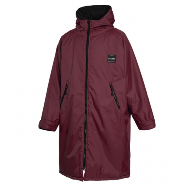 Mystic Poncho Explore Oxblood Red i gruppen Våtdräkt och tillbehör / Våtdräktstillbehör / Poncho och handdukar hos Surfspot Sweden AB (35018-240400-322)