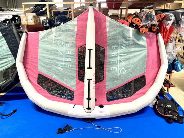 Freewing Go V2 Blue and Pink-6,5 Begagnad i gruppen Foil / Wingfoil / Vingar för Wingfoil / Vingar begagnat hos Surfspot Sweden AB (7030240201010_beg)