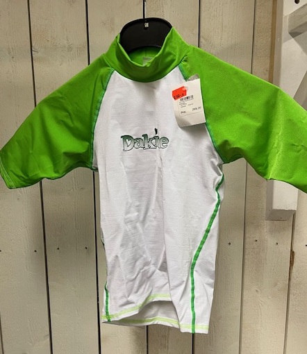 Dakine Rashguard/UV-tröja Green/White S (Passar ca 3-6 år) i gruppen Våtdräkt och tillbehör / Underställ och rashguards / Rashguard/UV-tröja / Rashguard barn hos Surfspot Sweden AB (Dakragreenwhite-S)