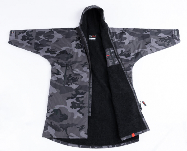 Dryrobe Advance long sleeve camo/black i gruppen Våtdräktsprodukter / Våtdräktstillbehör / Poncho och handdukar hos Surfspot Sweden AB (MLSDACAMB)