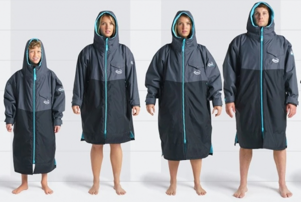 Robie Dry-Series Recycled Long Sleeve Changing Robe i gruppen Våtdräktsprodukter / Våtdräktstillbehör / Poncho och handdukar hos Surfspot Sweden AB (RRDS)