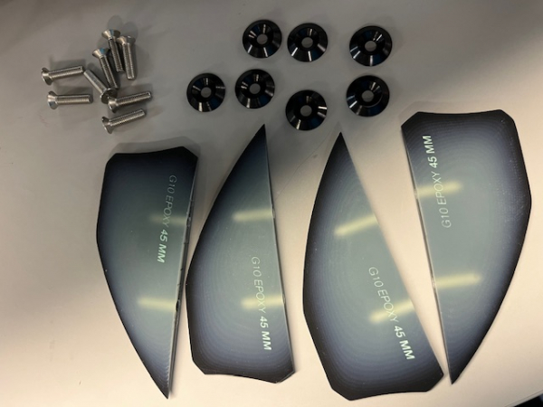 Eleveight G10 fins 4,5 cm, 4 st B-sortering i gruppen Kite / Reservdelar kiteutrustning / Kitefenor hos Surfspot Sweden AB (elefin-bsort)