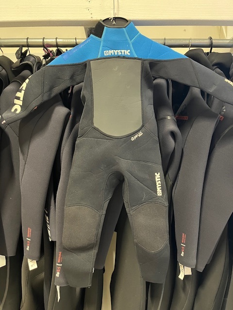 Mystic Star Fullsuit 3/2mm Bzip Flatlock Kids Black S /110 (Begagnad) i gruppen Våtdräktsprodukter / Våtdräkter / Våtdräkt barn och junior hos Surfspot Sweden AB (kids-110)