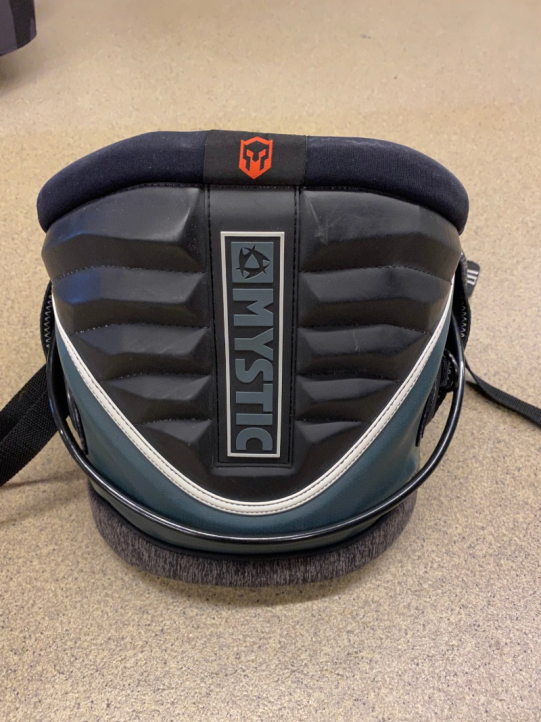 Mystic Warrior Harness Kite-L (begagnad) i gruppen Vindsurfing / Hängselar och hängselelinor / Midjeselar Vindsurf hos Surfspot Sweden AB (mysticwarrior-beg)