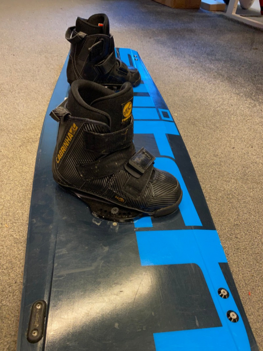 Switch Marc Jacobs Kitebräda Inklusive Boots (Begagnad) i gruppen Kite / Kitebrädor / Begagnade Kitebrädor hos Surfspot Sweden AB (switchboard-beg)
