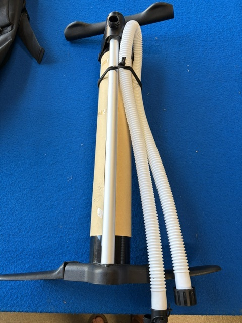 Starboard Tiki F Pump with 2 adaptors (lätt begagnad)