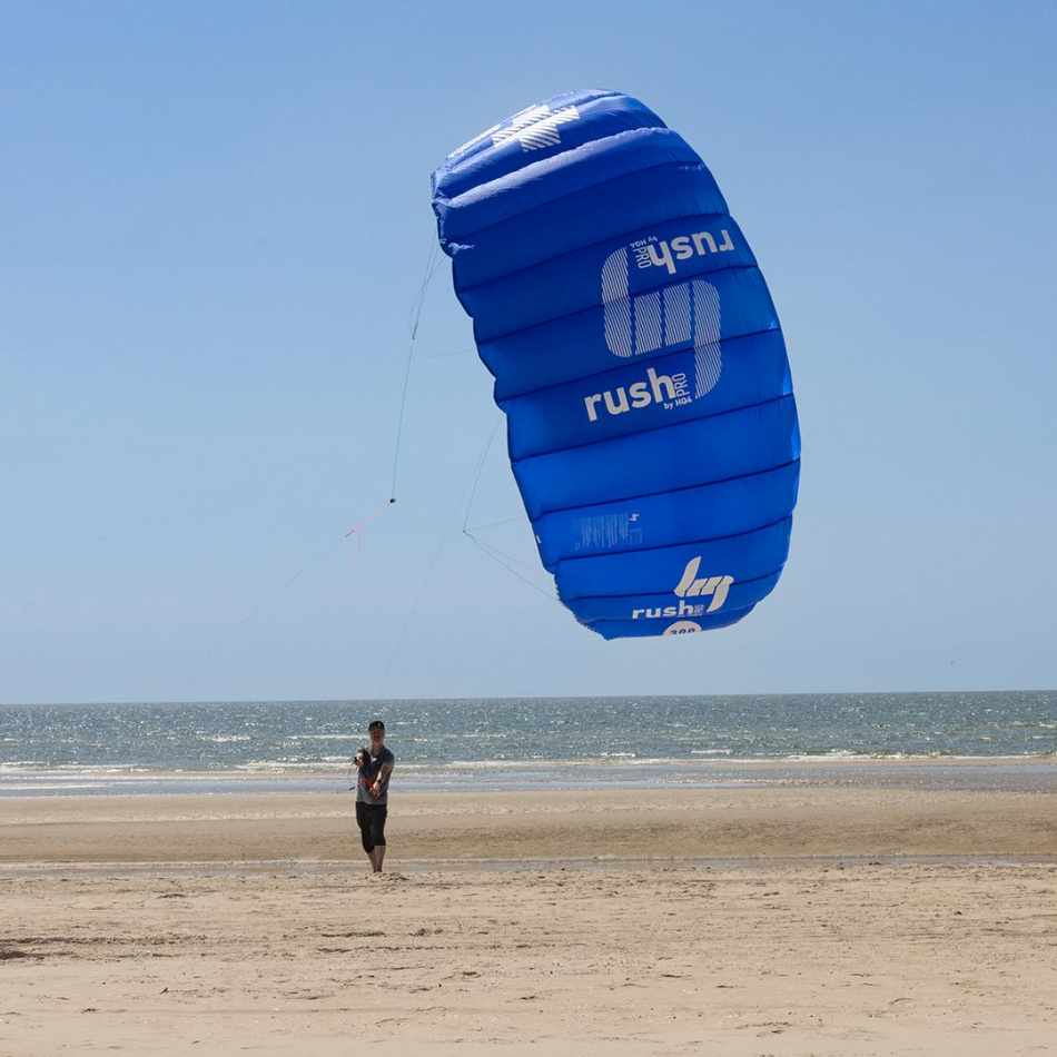 HQ4 Rush Pro R2F trainerkite