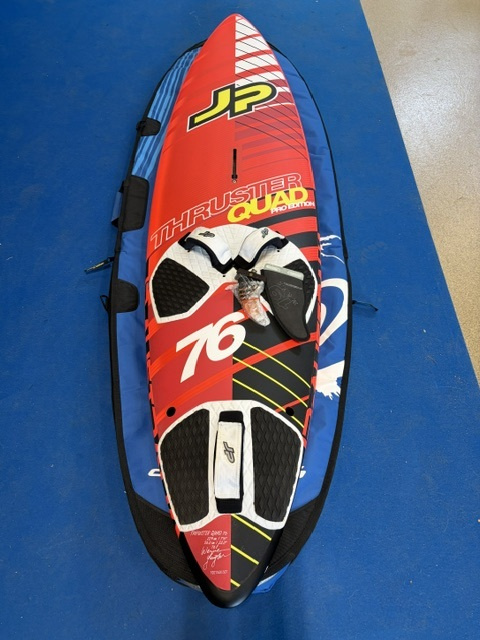 JP Thruster Quad 76l 2016 inkl boardbag och fenor (beganad), ej fri frakt