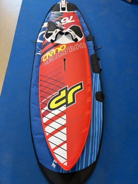JP Thruster Quad 76l 2016 inkl boardbag och fenor (beganad), ej fri frakt
