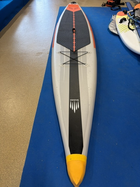 Shark SUP Race 14 x 27,5 uppblåsbar (B-sortering)