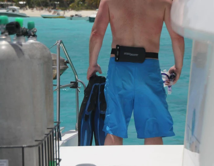 Overboard vattentät bältesväska svart